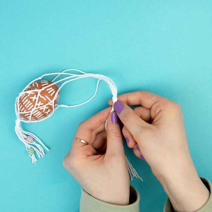 DIY: Osterei-Makramee Schritt 6 DIY: Osterei-Makramee Schritt 6